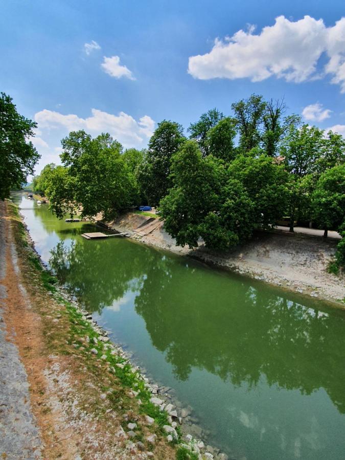 Gardenia Apartman Esztergom Buitenkant foto
