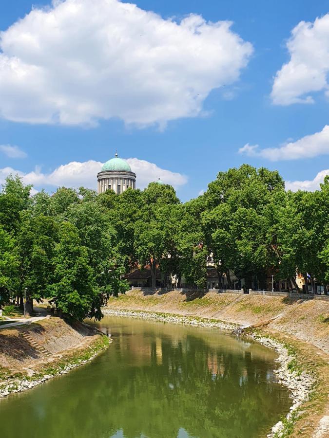 Gardenia Apartman Esztergom Buitenkant foto