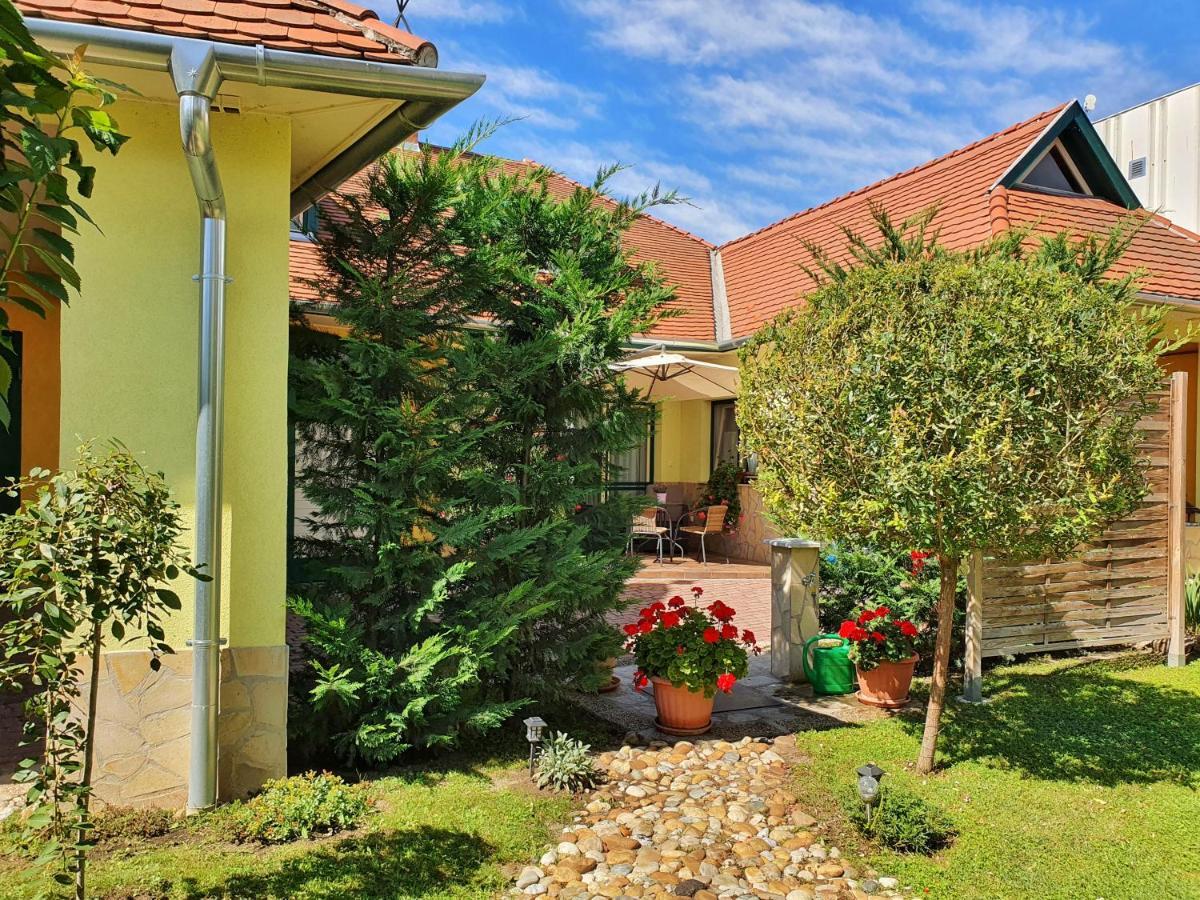 Gardenia Apartman Esztergom Buitenkant foto