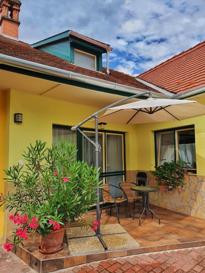 Gardenia Apartman Esztergom Buitenkant foto