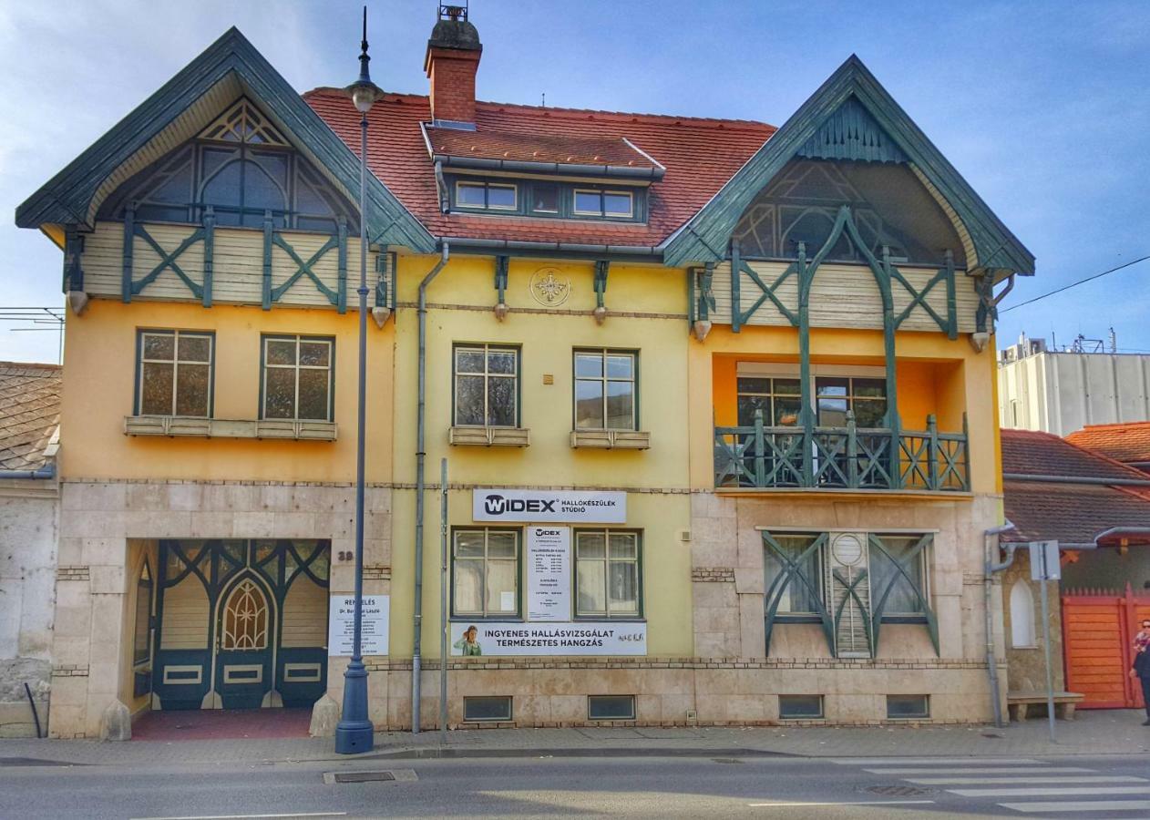 Gardenia Apartman Esztergom Buitenkant foto