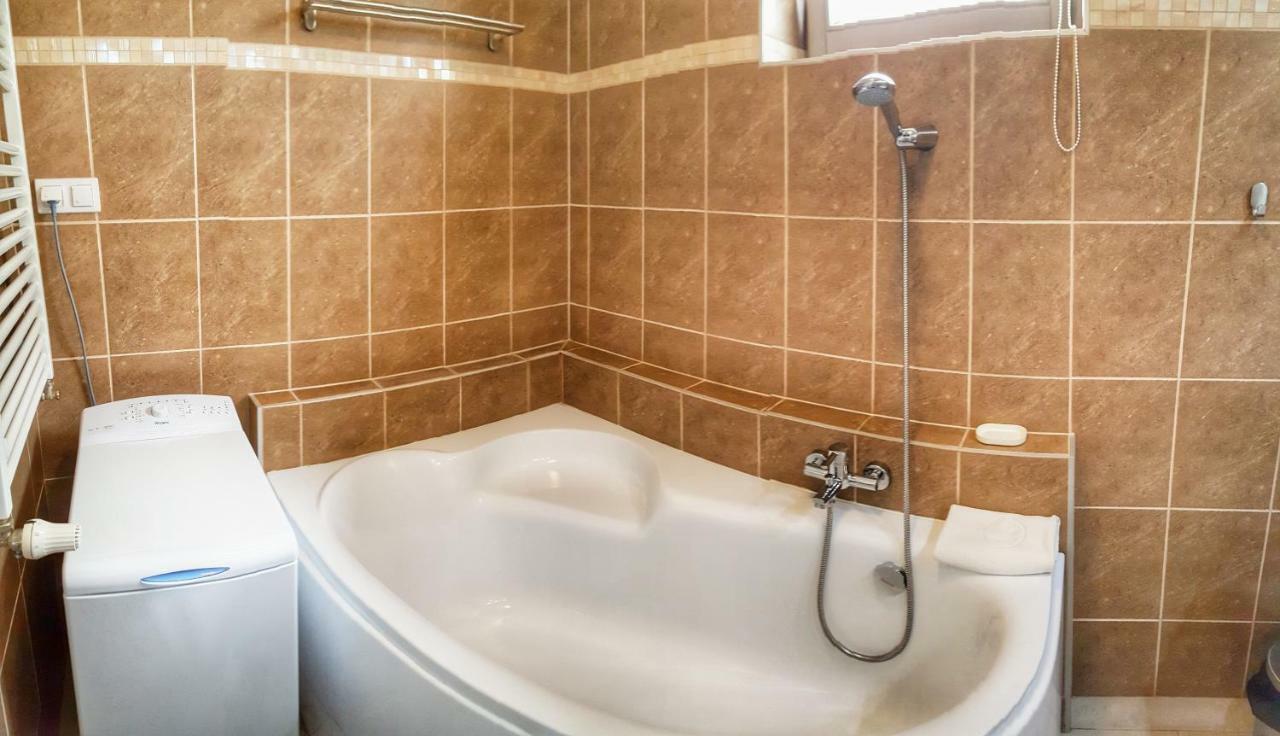 Gardenia Apartman Esztergom Buitenkant foto