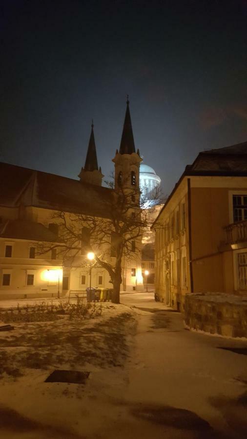Gardenia Apartman Esztergom Buitenkant foto